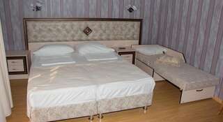 Гостиница Guest House Кameta Адлер Двухместный номер с 1 двуспальной кроватью и дополнительной кроватью-6